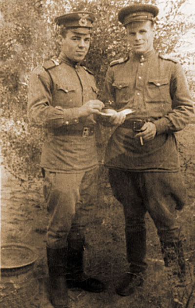 Вместе с однополчанином (слева – А.А. Штыков)